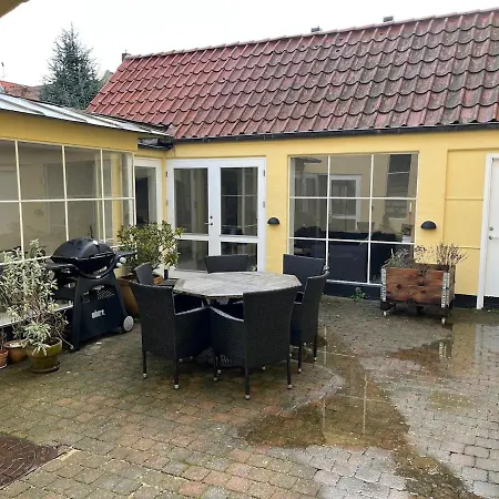 Charming Townhouse With Its Own Courtyurd *