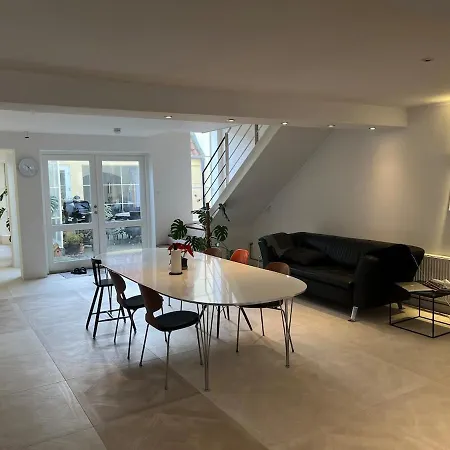 Villaer Charming Townhouse With Its Own Courtyurd Helsingør