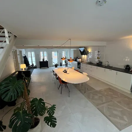 Charming Townhouse With Its Own Courtyurd