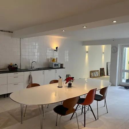 Villaer Charming Townhouse With Its Own Courtyurd Helsingør