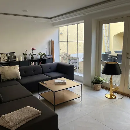 Villaer Charming Townhouse With Its Own Courtyurd Helsingør
