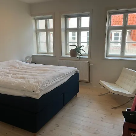 Charming Townhouse With Its Own Courtyurd Villa Helsingør