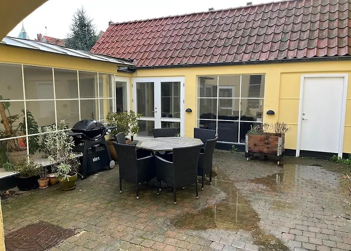 Charming Townhouse With Its Own Courtyurd *