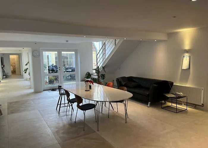 Villa Charming Townhouse With Its Own Courtyurd Helsingør