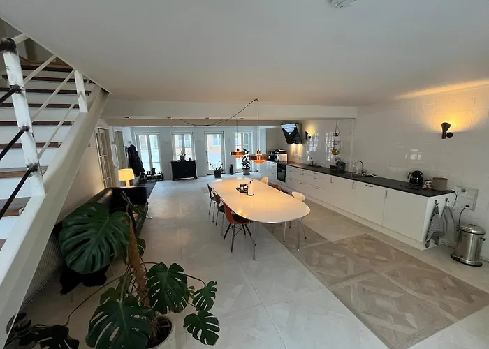 Charming Townhouse With Its Own Courtyurd