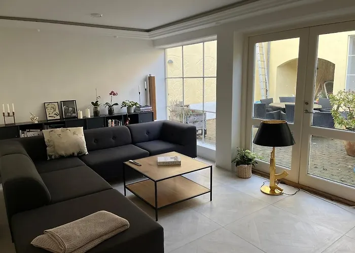 Villa Charming Townhouse With Its Own Courtyurd Helsingør