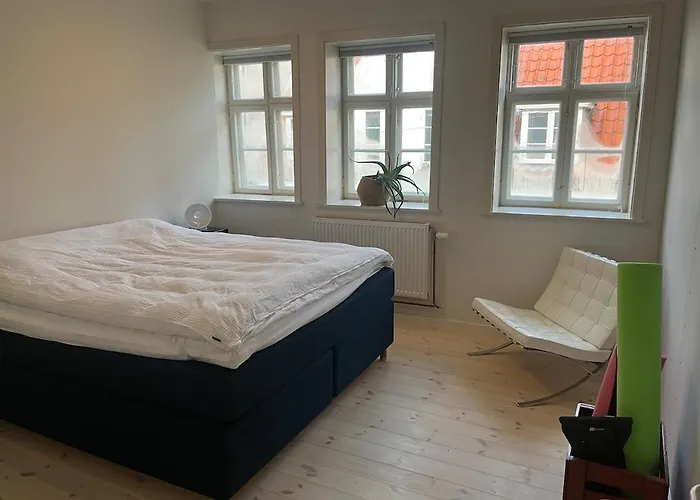Charming Townhouse With Its Own Courtyurd Villa Helsingør