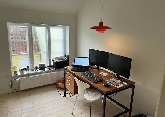 Charming Townhouse With Its Own Courtyurd Villa *